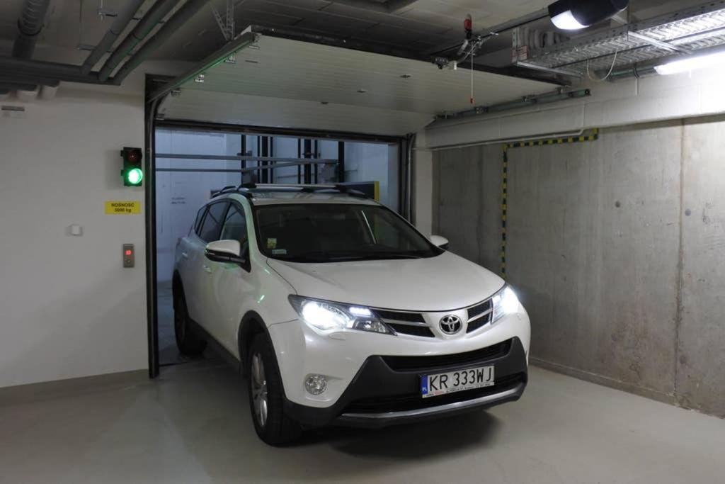 Boutique 109 - Old City, Luxury Apt. With A Garage Cracóvia Exterior foto